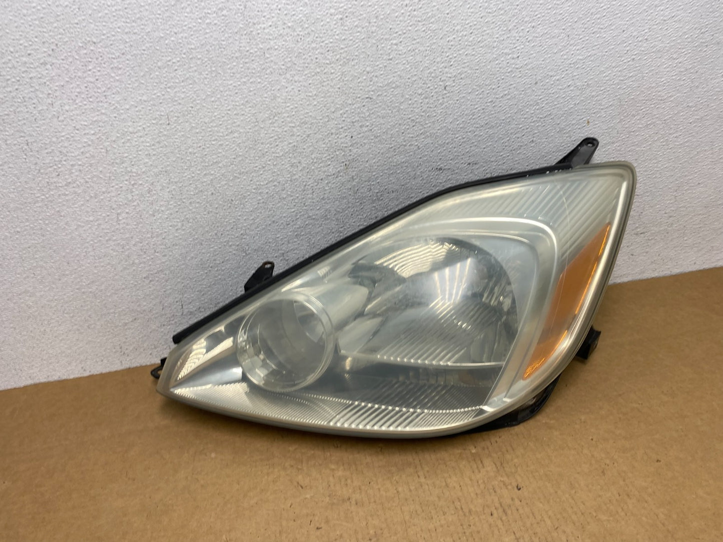 2004-2005 Toyota Sienna Left Driver LH Side Halogen Headlight AD4520 DW0
