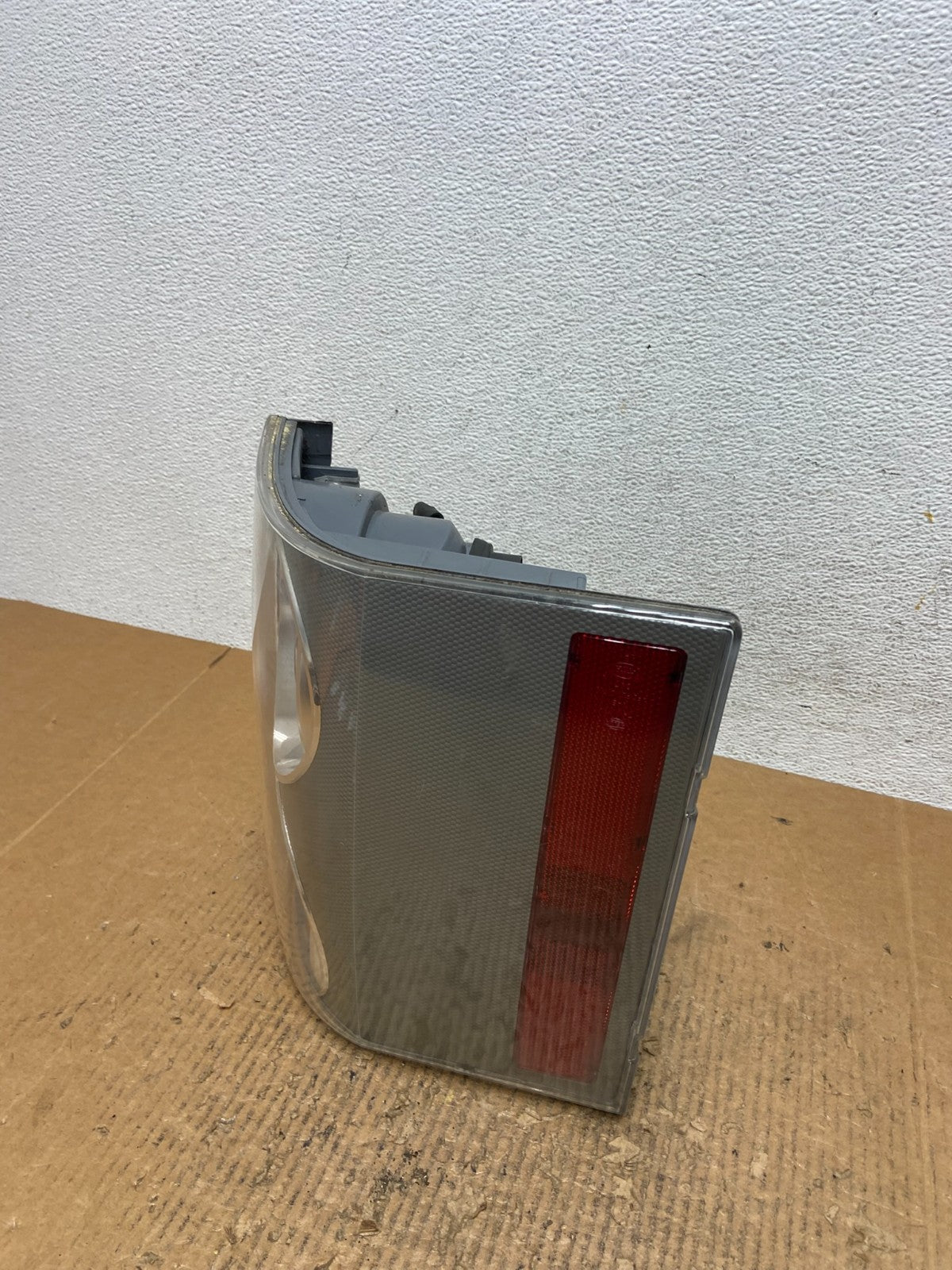 2003-2005 Land Rover Range Rover L322 Left Driver LH Tail Light AE2686 DW1