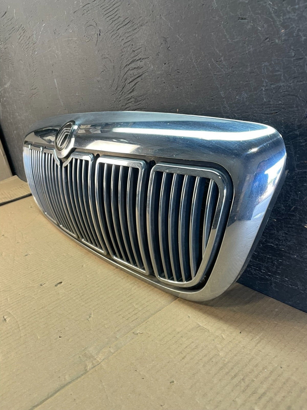 1998 to 2002 Mercury Grand Marquis Front Upper Grill Grille ae3745 DG1