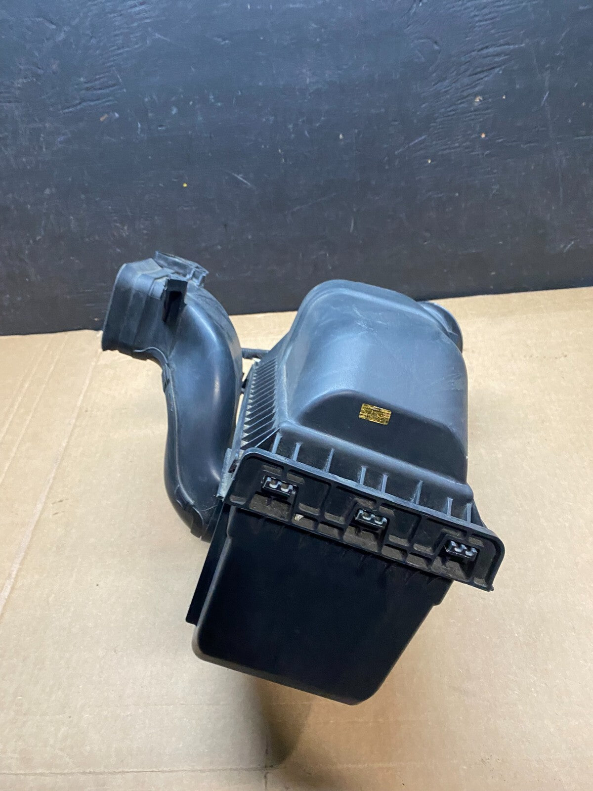 2007 to 2010 Lincoln MKX 3.7L Air Cleaner Box Resonator F69561