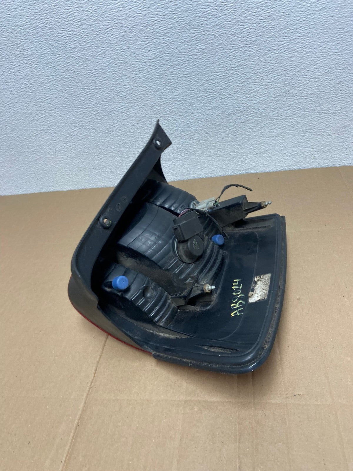 2008 to 2012 Ford Escape Right Passenger RH Side Tail Light AB8024 LK6