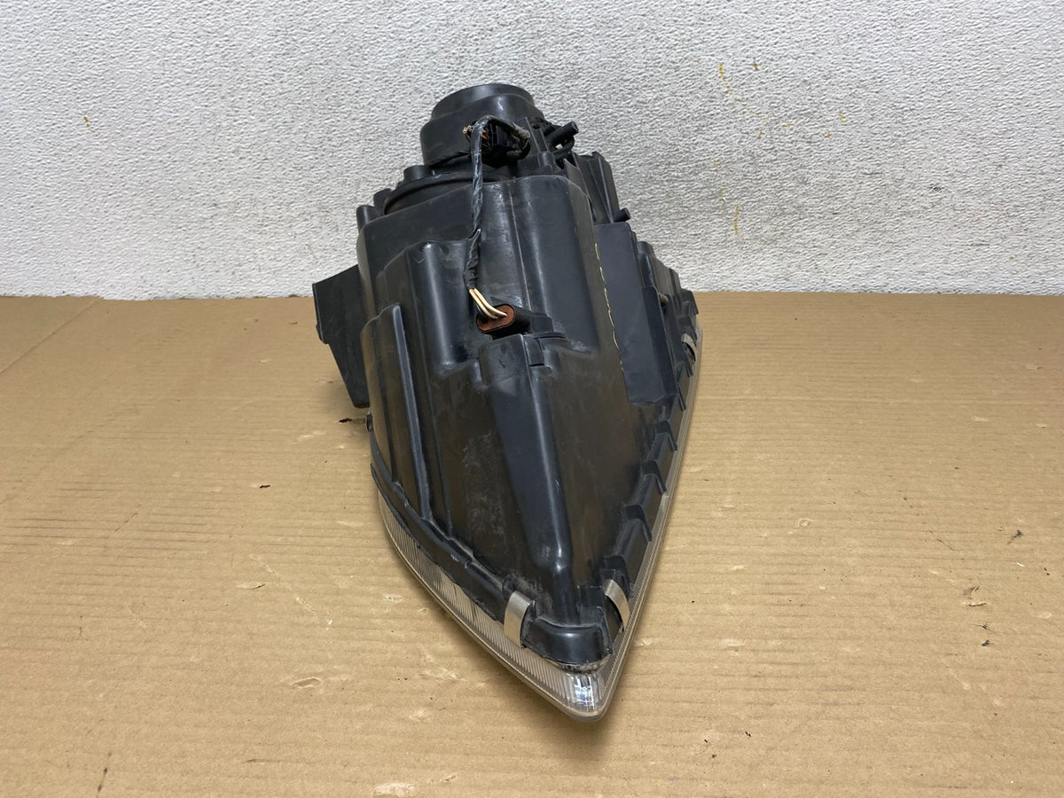 2004 to 2006 Chrysler Pacifica Headlight Right Passenger Halogen AG9323 DW10