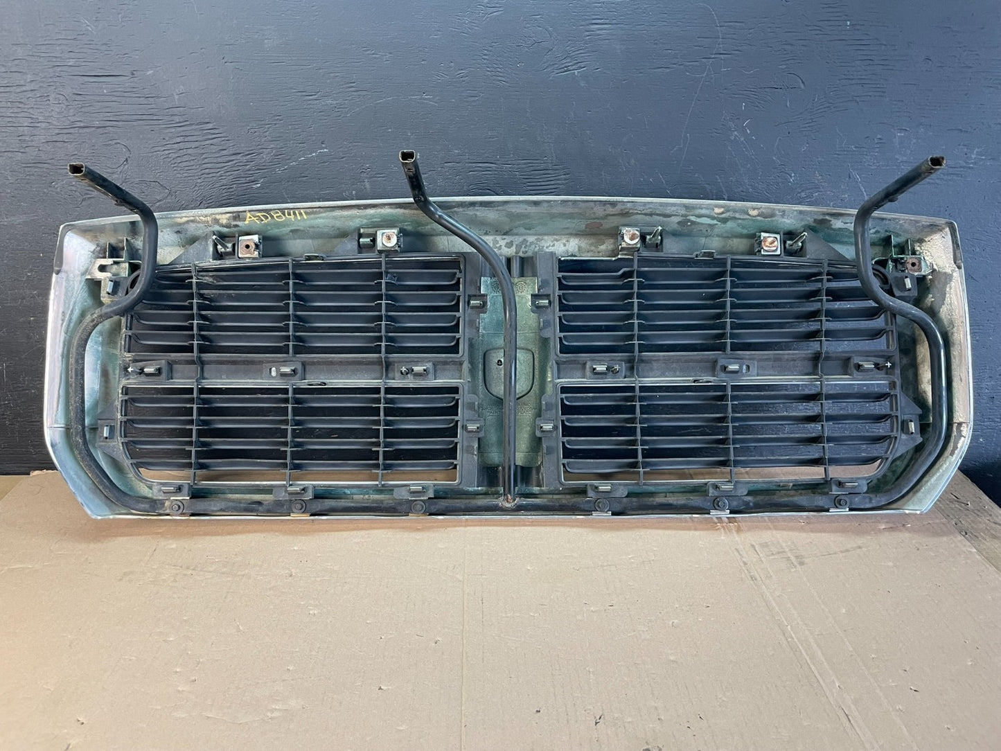 2004 to 2006 Dodge Durango Front Upper Chrome Grill Grille AD8411 DG4