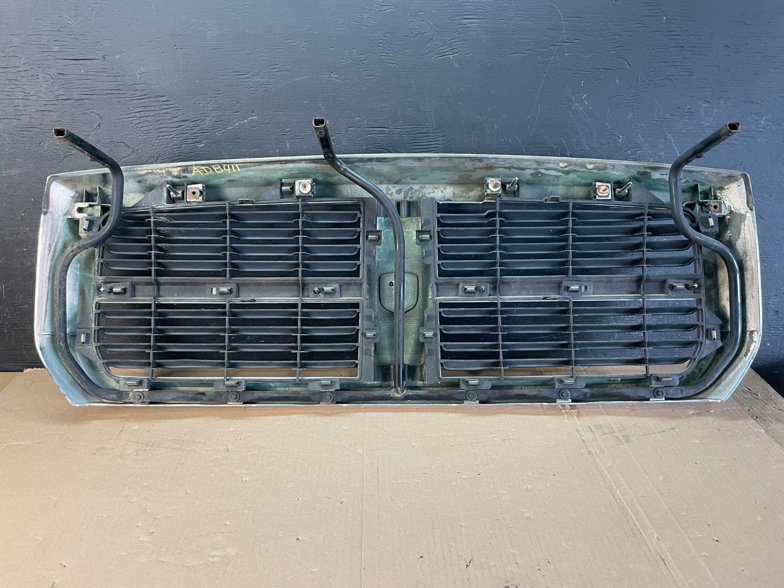 2004 to 2006 Dodge Durango Front Upper Chrome Grill Grille AD8411 DG4