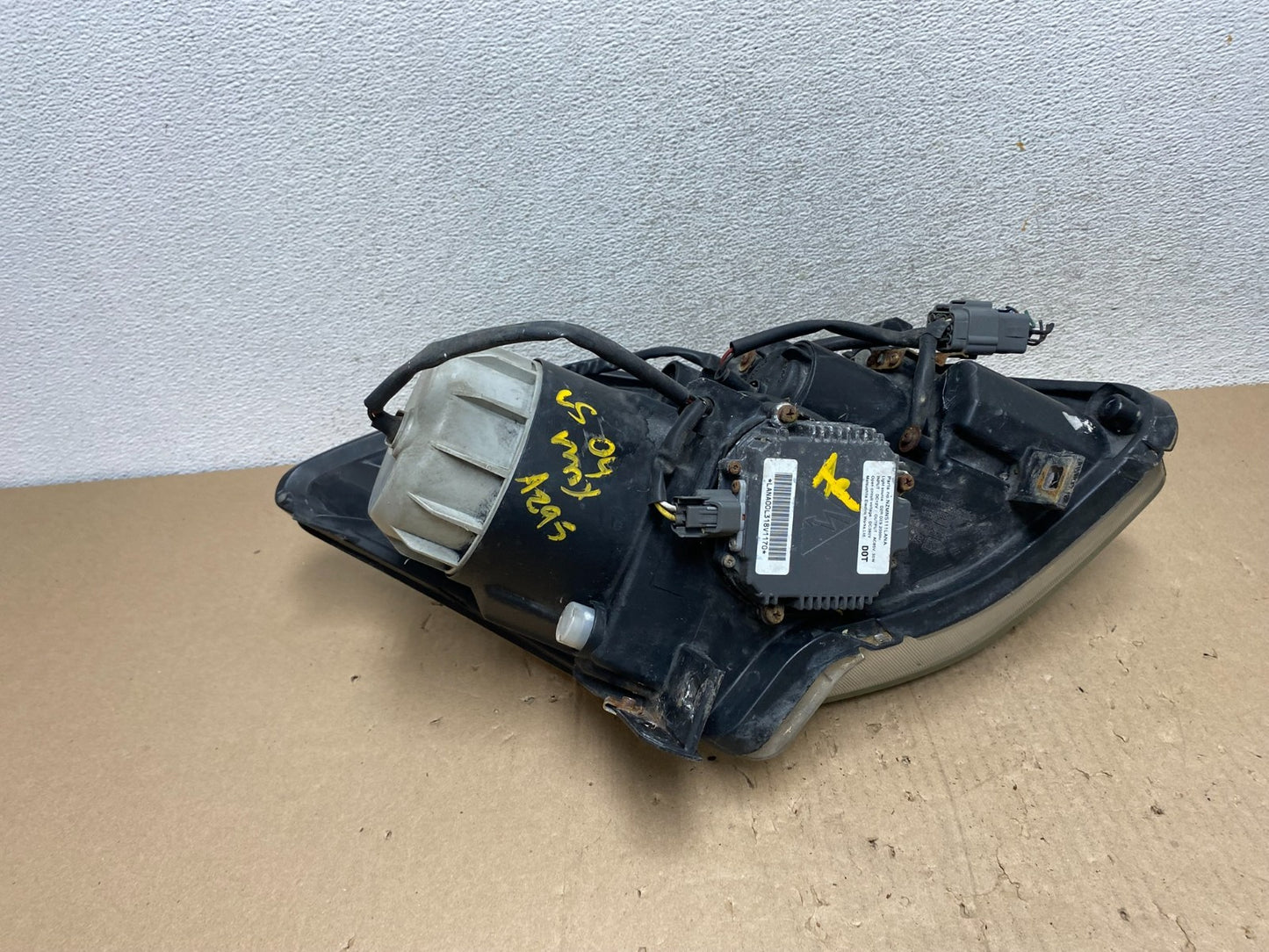 2004 to 2006 Nissan Maxima Left Driver Side Headlight Hid Xenon AG6777 DW6