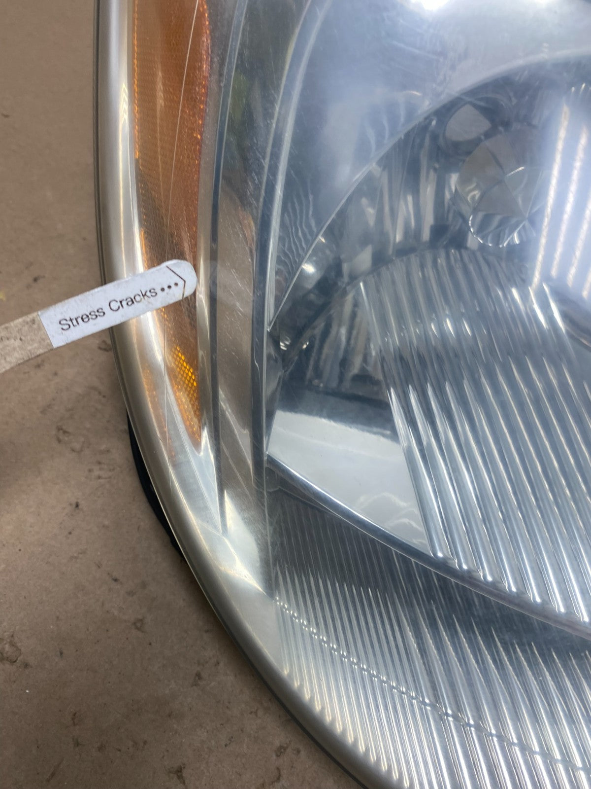 2004-2005 Toyota Sienna Right Passenger Halogen Headlight AG5605 DW4
