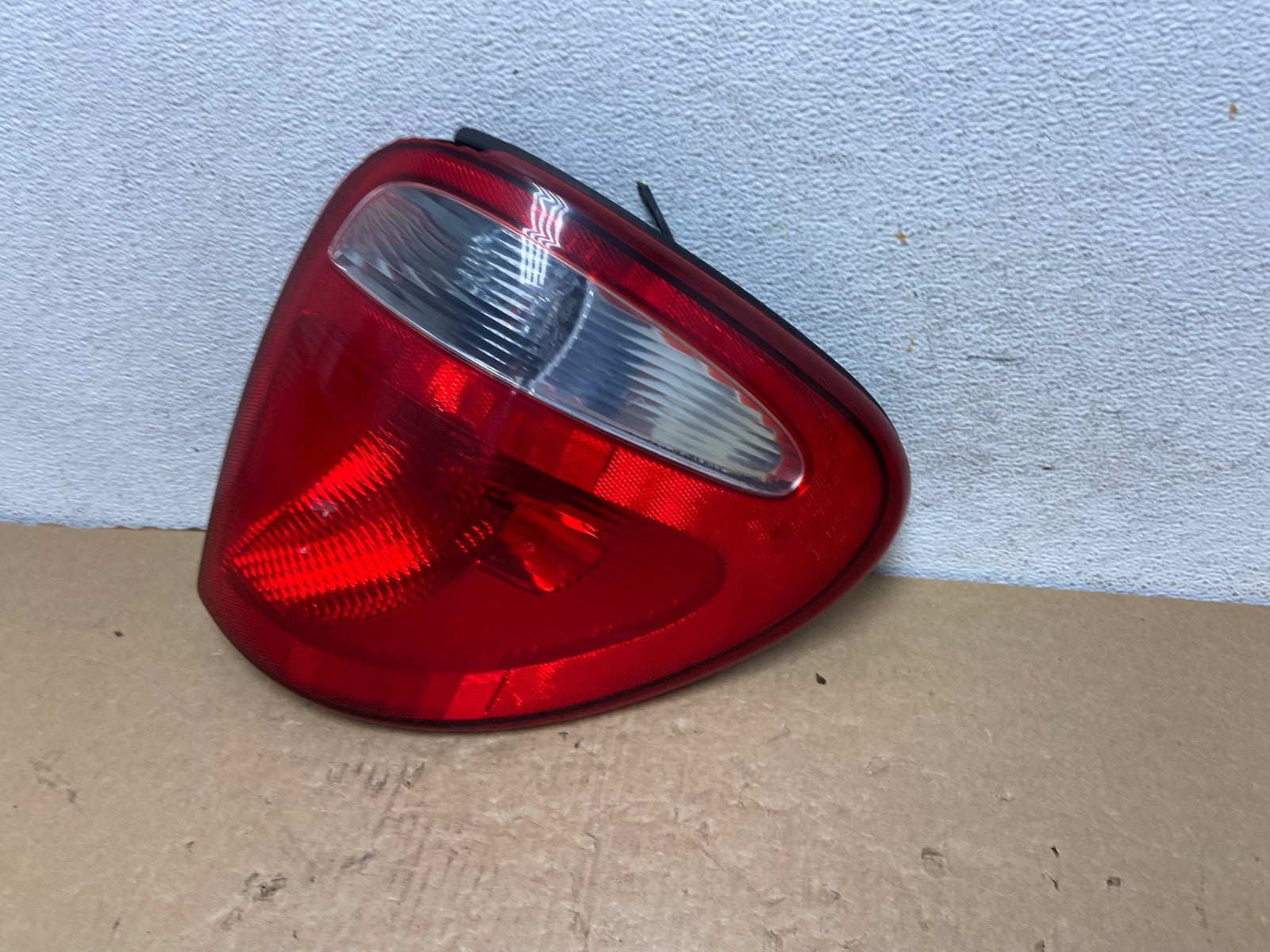 2004 - 2007 Dodge Grand Caravan Right Passenger Side Tail Light AF7937 LK1