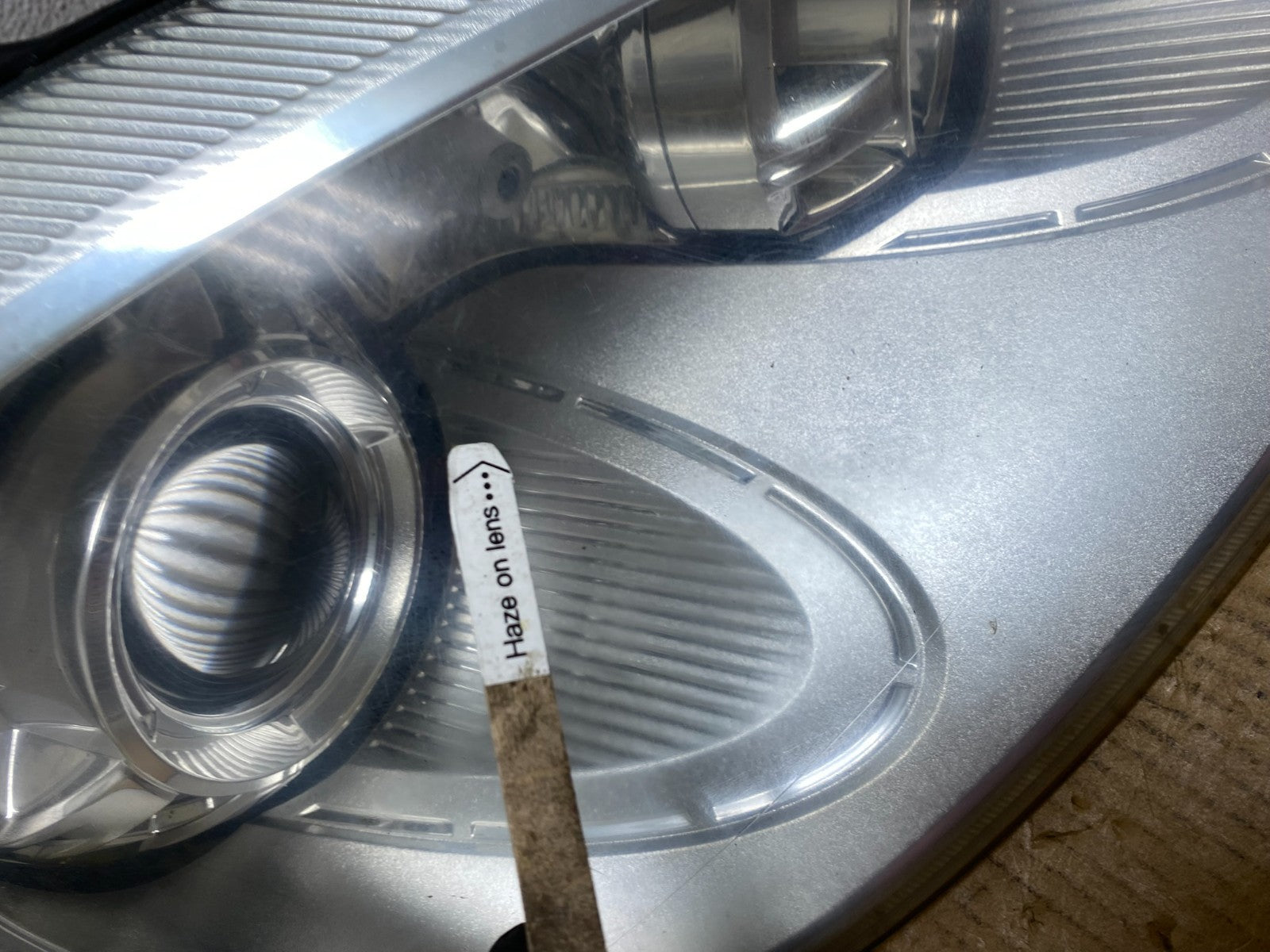 2008 to 2010 Porsche Cayenne Right Passenger Headlight Xenon HID AE0686 DW4