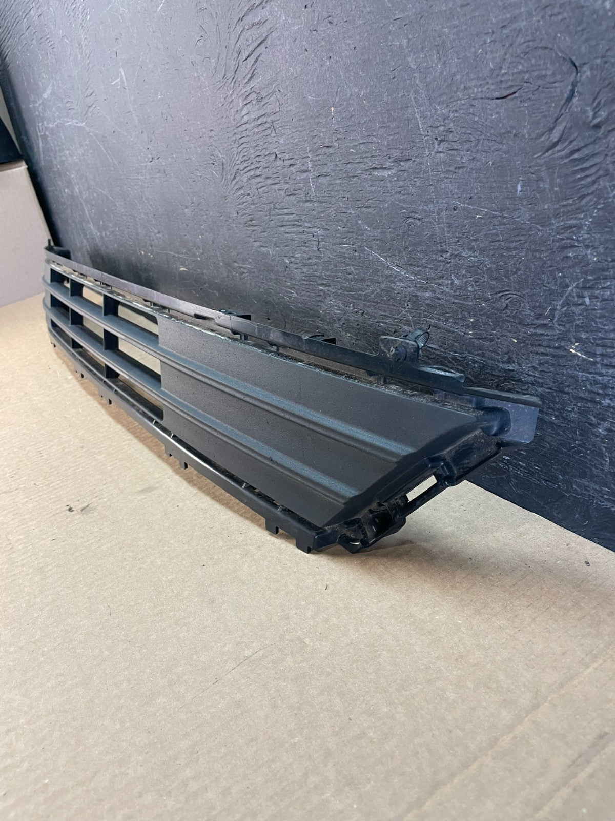 2017 to 2018 Ford Fusion Front Lower Grille Grill Bumper AF3710 DG1