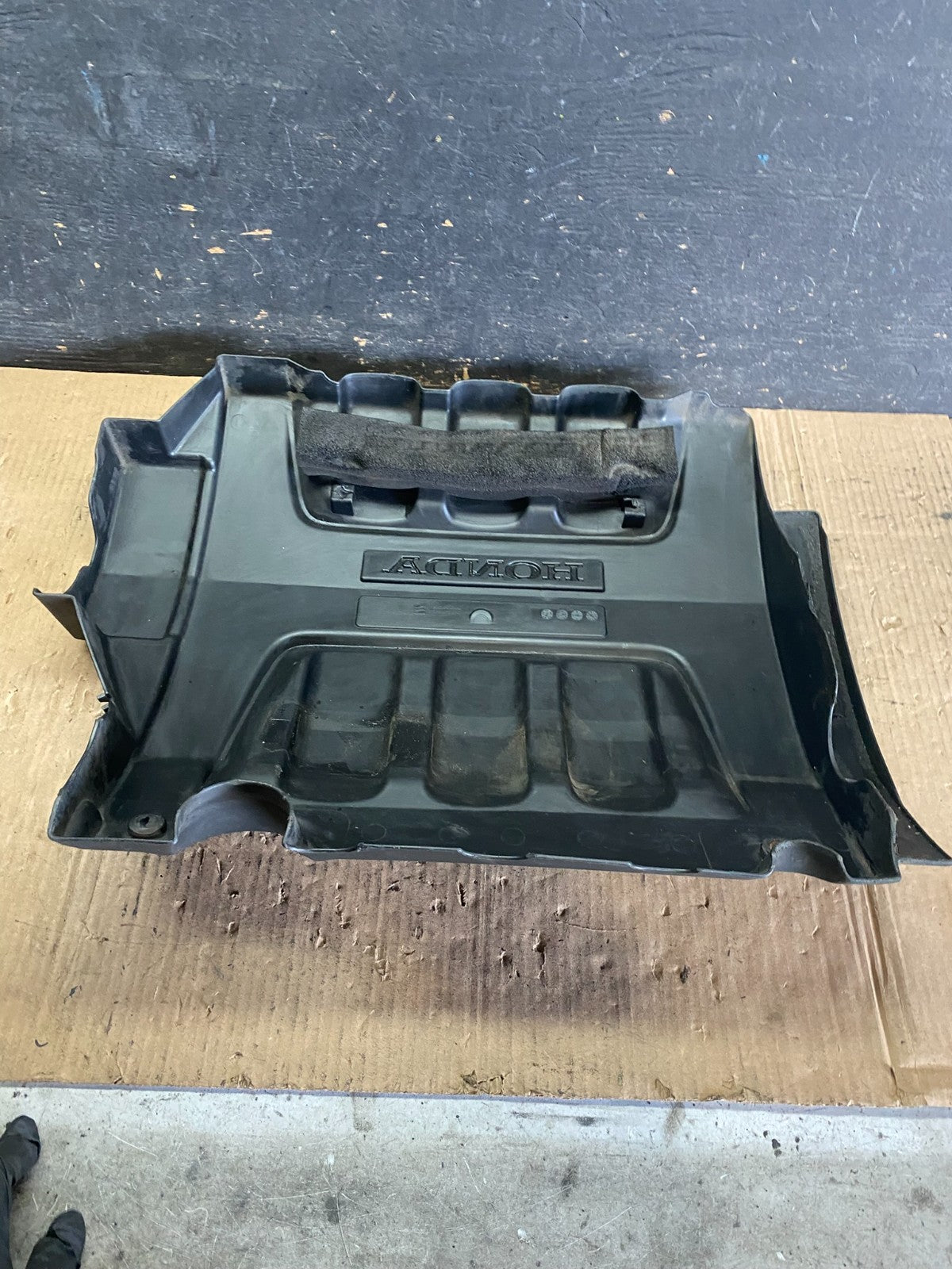 2005 to 2007 Honda Odyssey Black Engine Cover Q0319 DG5