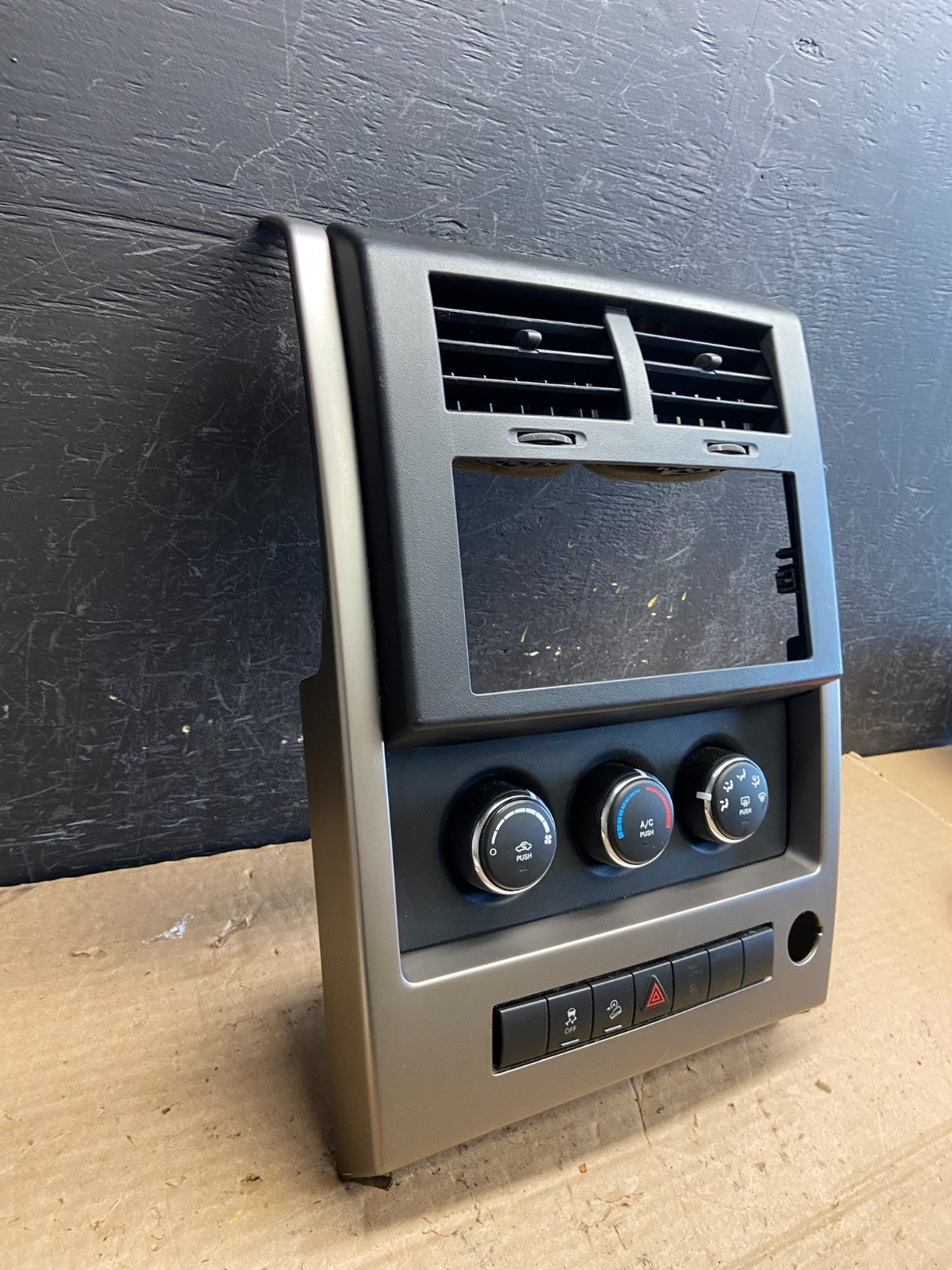 2008 to 2012 Jeep Liberty Dash Climate Temperature Control Radio Bezel AF2321 DG2