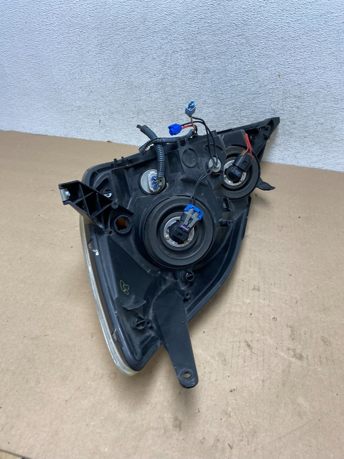 2004-2005 Toyota Sienna Right Passenger Halogen Headlight AG4549 DW6