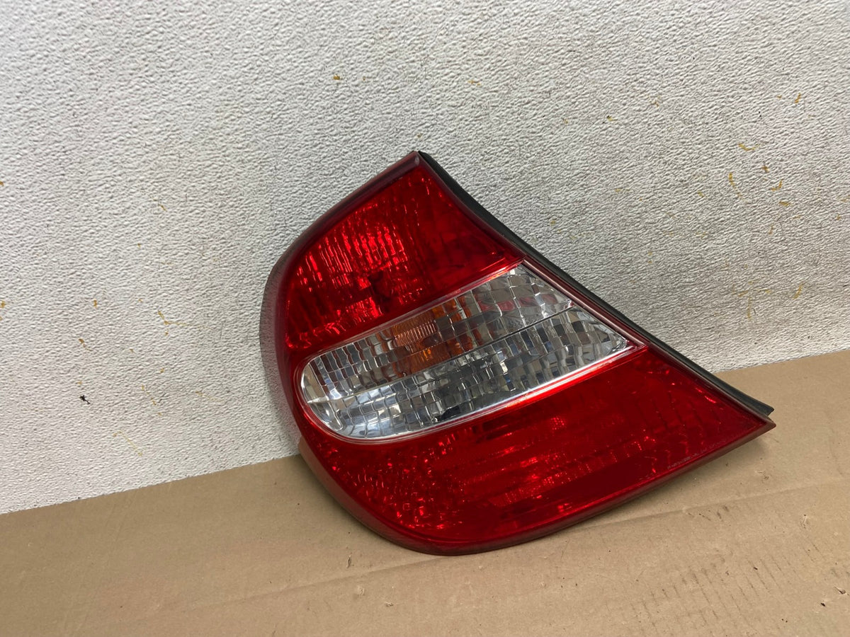 2002 2003 2004 Toyota Camry Left Driver LH Side Tail Light AI14170