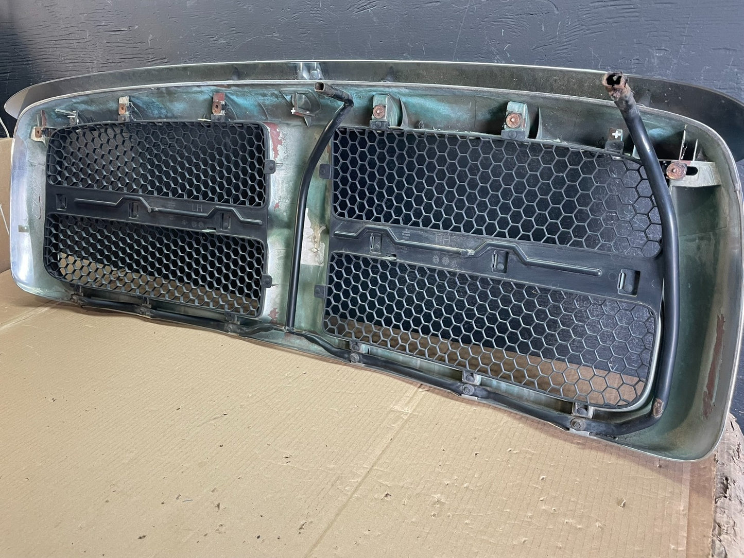 2002 2003 2004 2005 Dodge Ram 1500  Upper Front Grill Grille AF8477 DG5