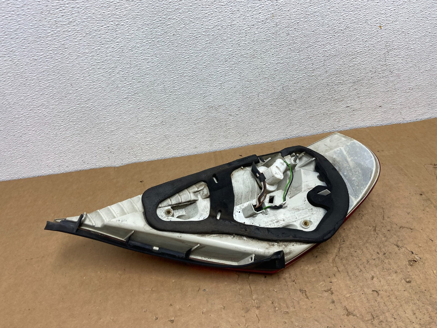 2004-2007 BMW 6 Series 650i 645i Right Passenger Side Tail Light AD1413 DW7