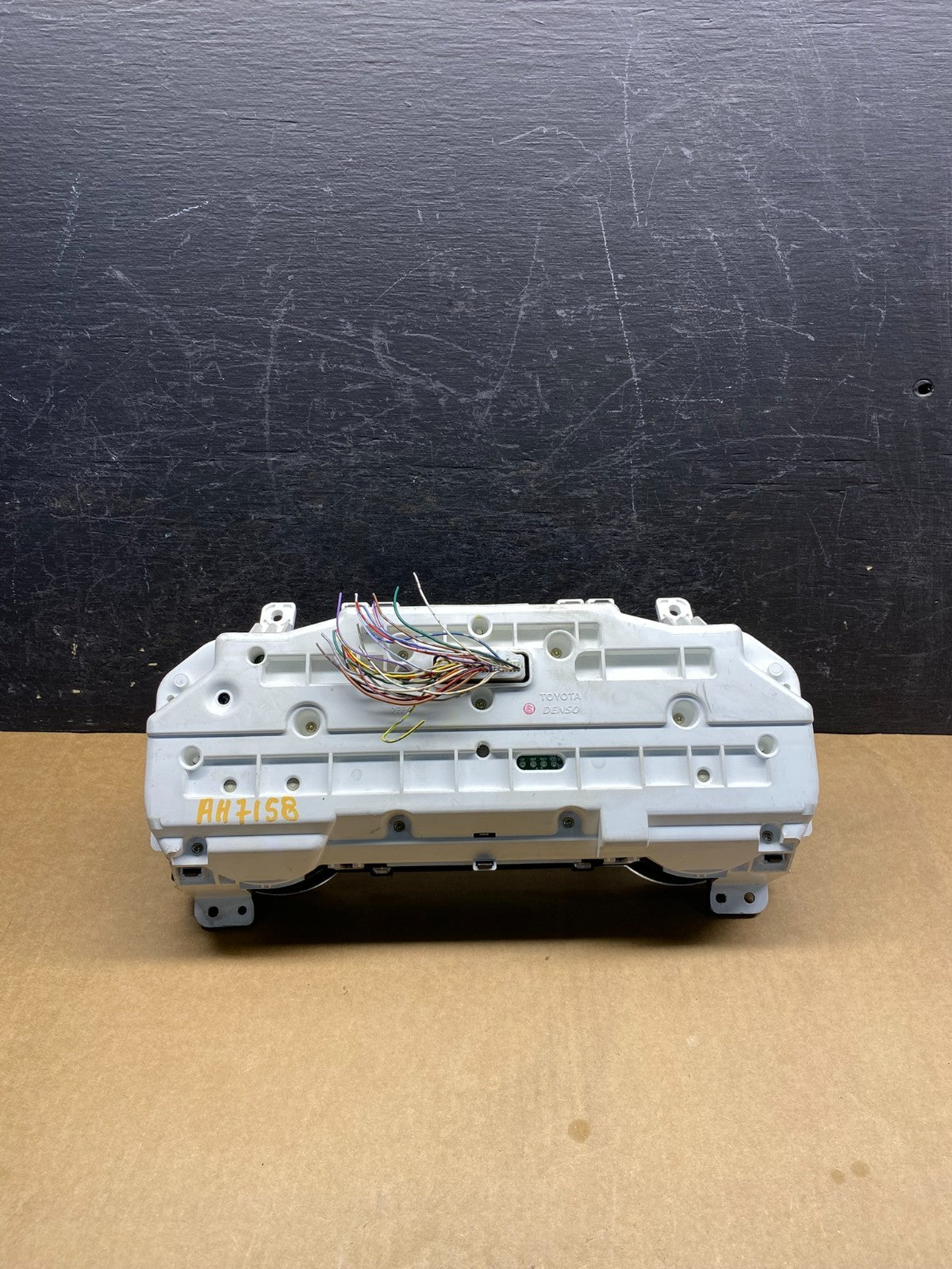 2004 2005 Toyota Sienna Speedometer Cluster Gauge AH7158 DG5