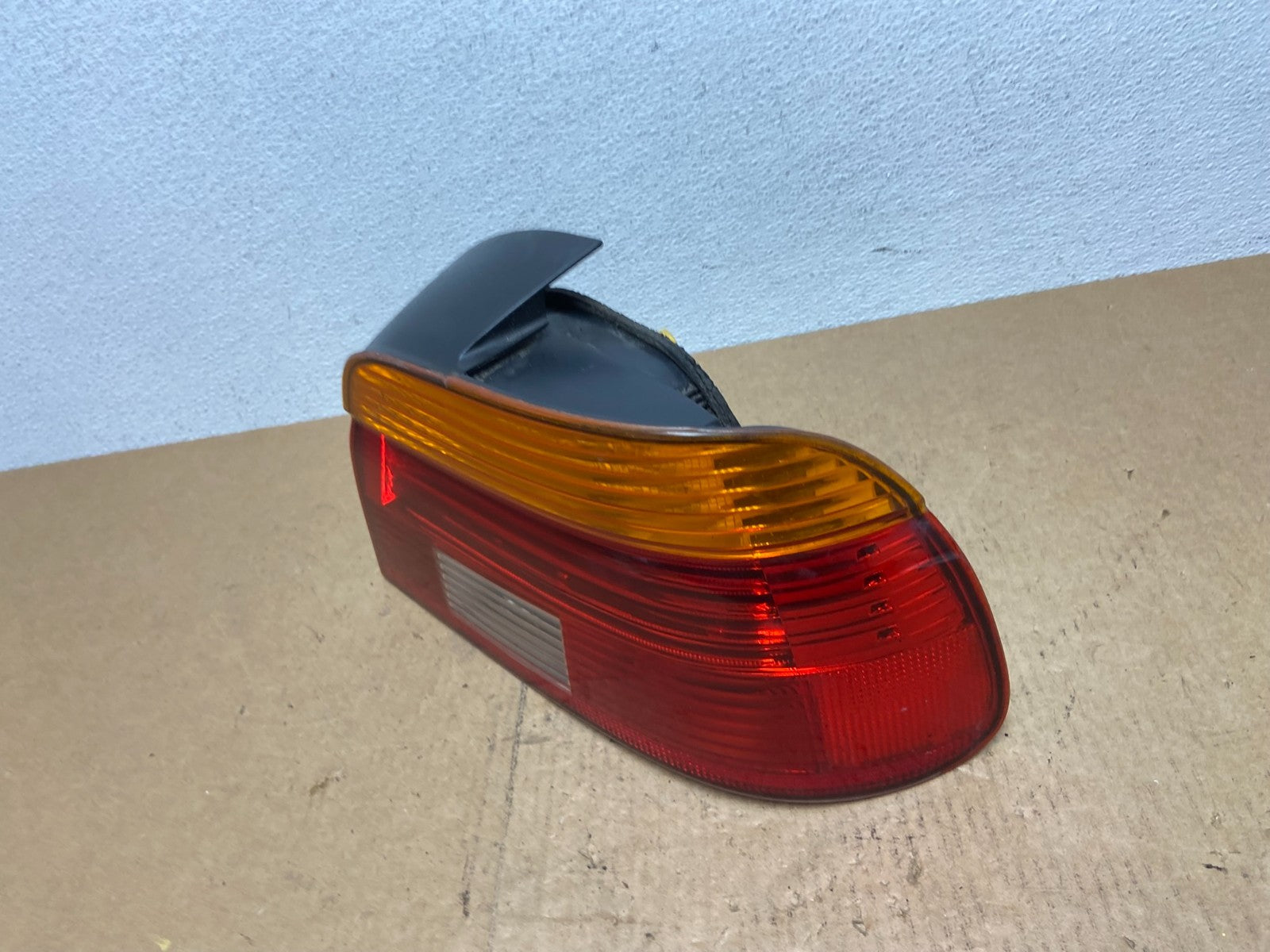 2001- 2003 BMW 5 Series E39 530i Right Passenger Side Tail Light Oem AC3131 DW1