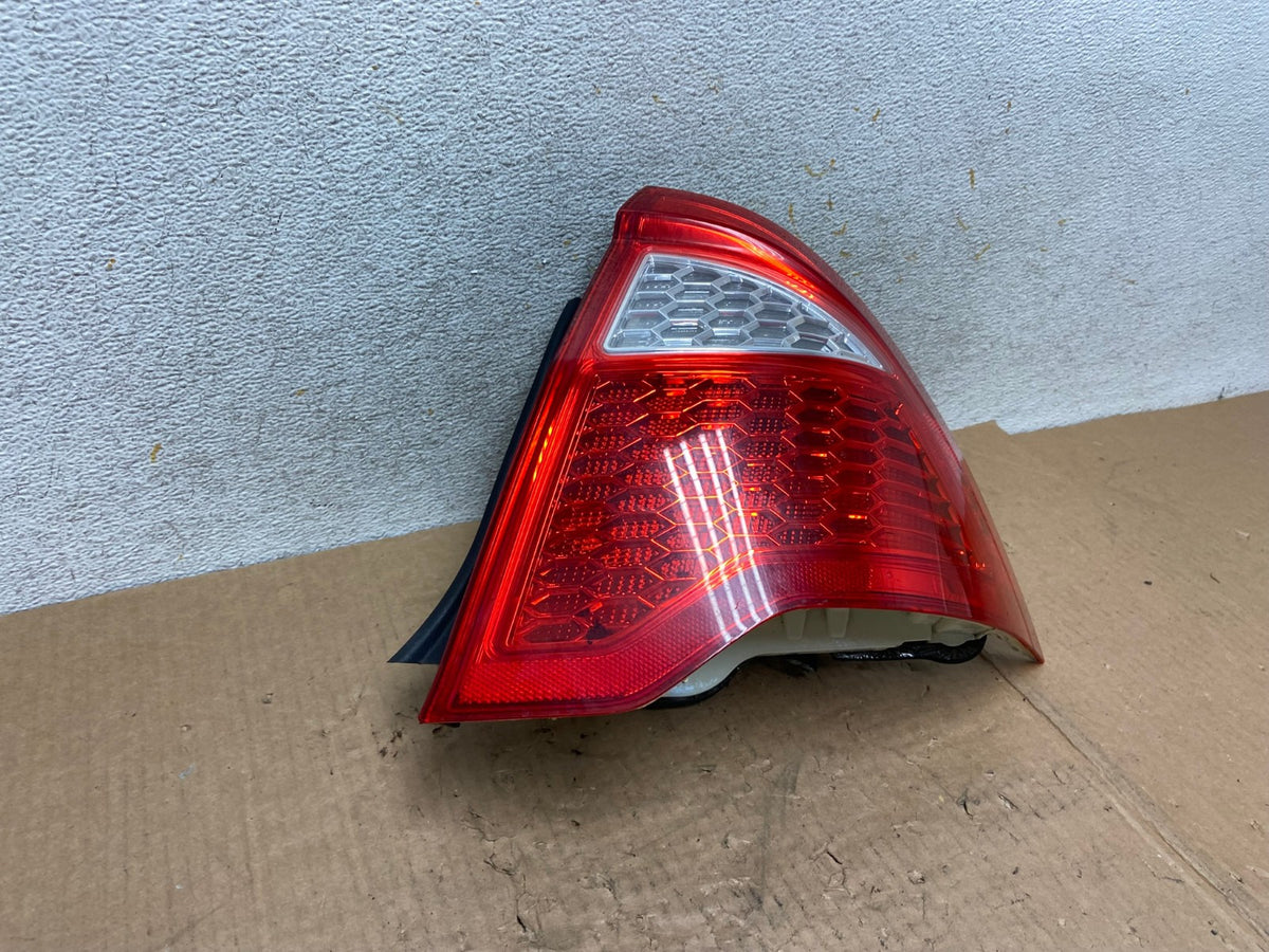 2010 2011 2012 Ford Fusion Right Passenger Side Tail Light AI5468 LK2