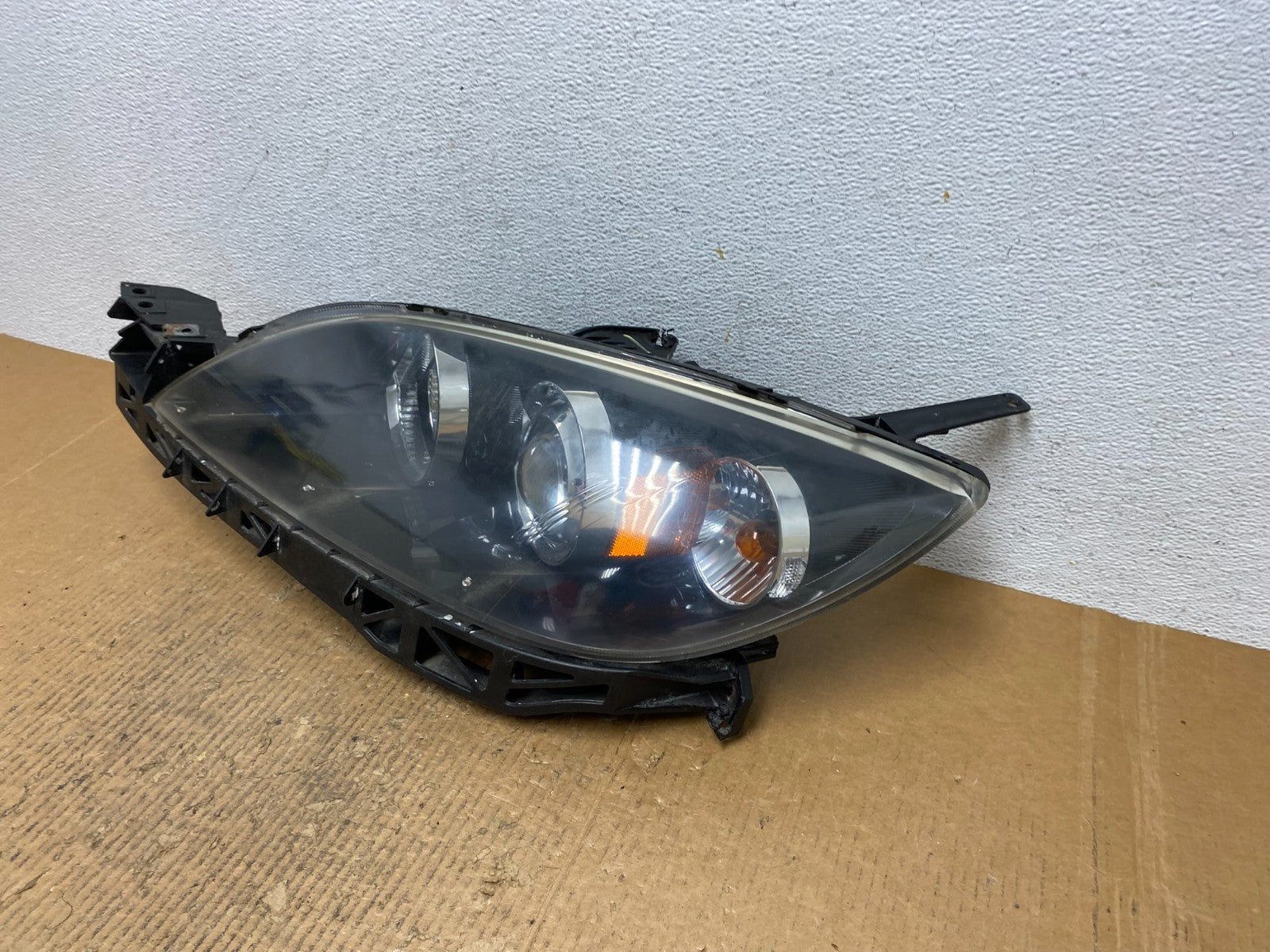 2004 to 2009 Mazda 3 Hatchback Left Driver LH Side Headlight AE1625 DW1