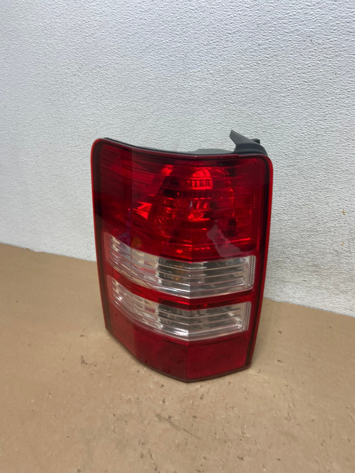 2008 to 2012 Jeep Liberty Left Driver Side Lh Tail Light AG4194 LK0