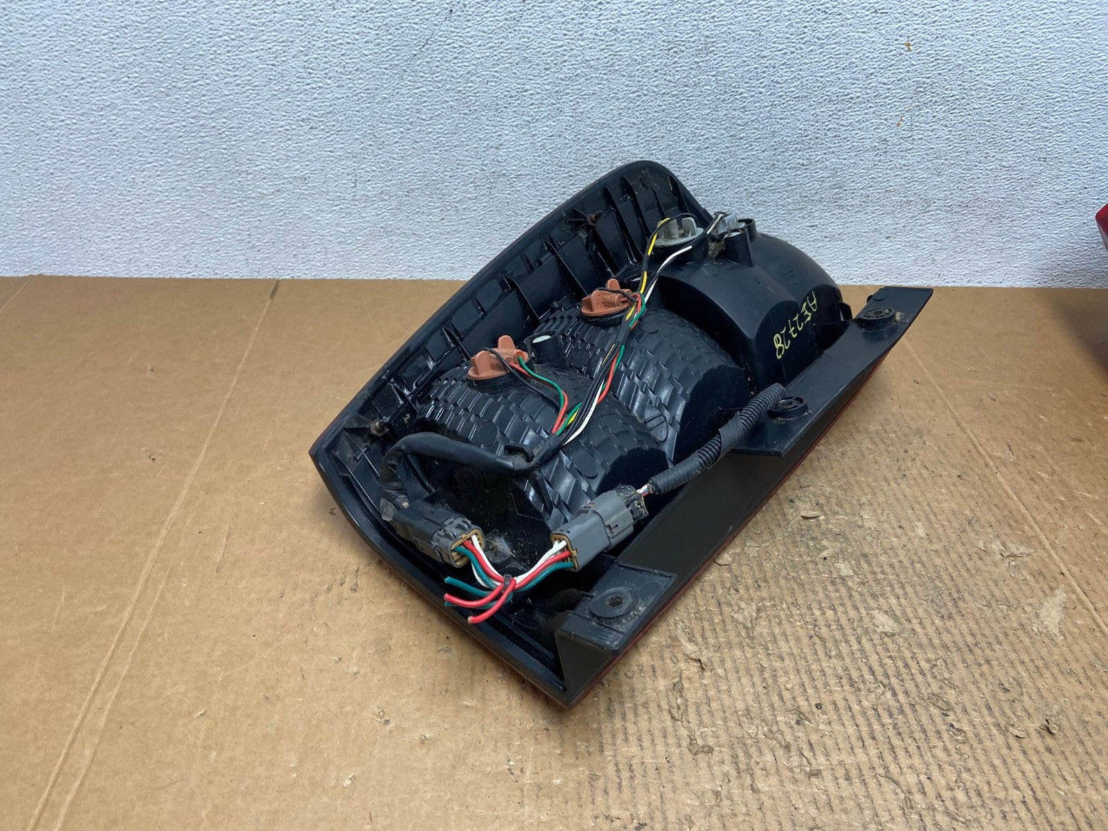 2007 to 2010 Kia Sedona Right Passenger RH Side Tail Light AE2728 LK5