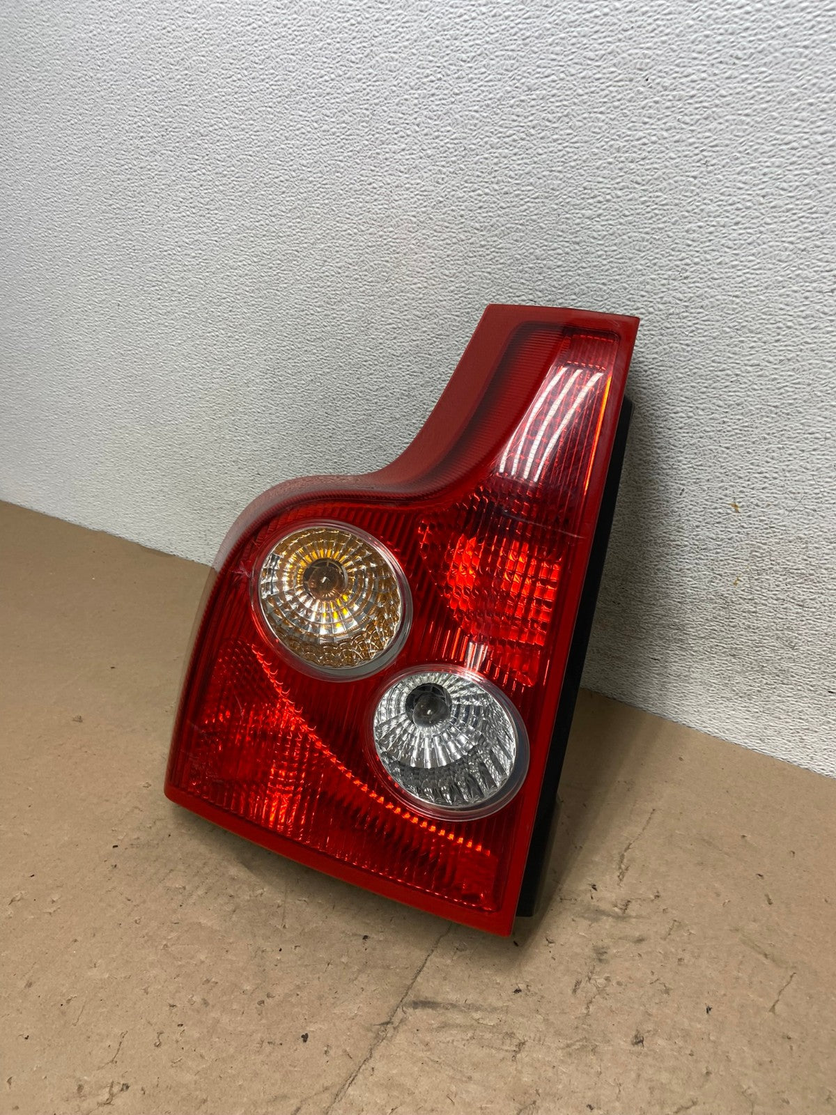 2003 2004 2005 2006 Volvo XC90 Left Driver LH Lower Tail Light AG5516 LK1