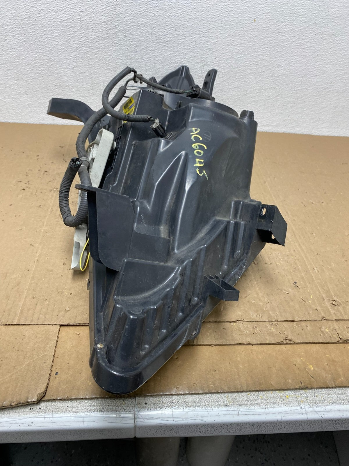 2013 - 2016 Nissan Pathfinder Left Driver LH Side Headlight Halogen TYC AC60456