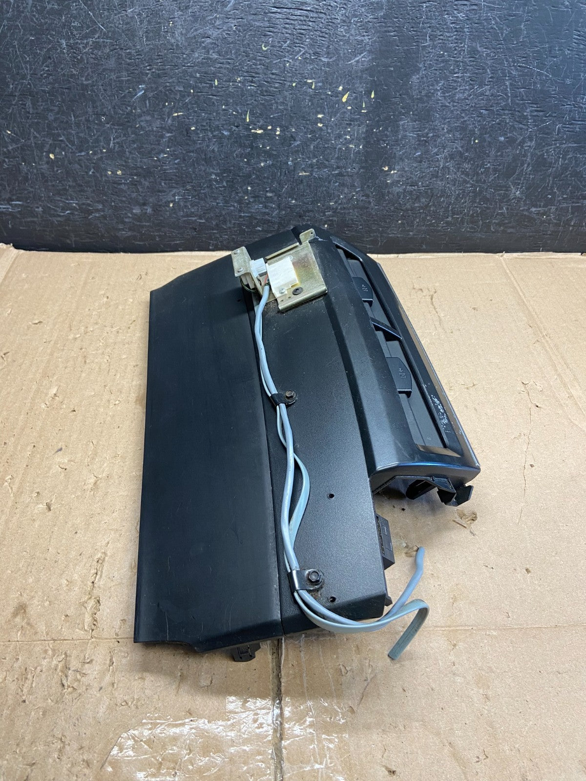2012 to 2017 Toyota Prius V Center Dash A/C Air Vents With Trim AI2775 DG1