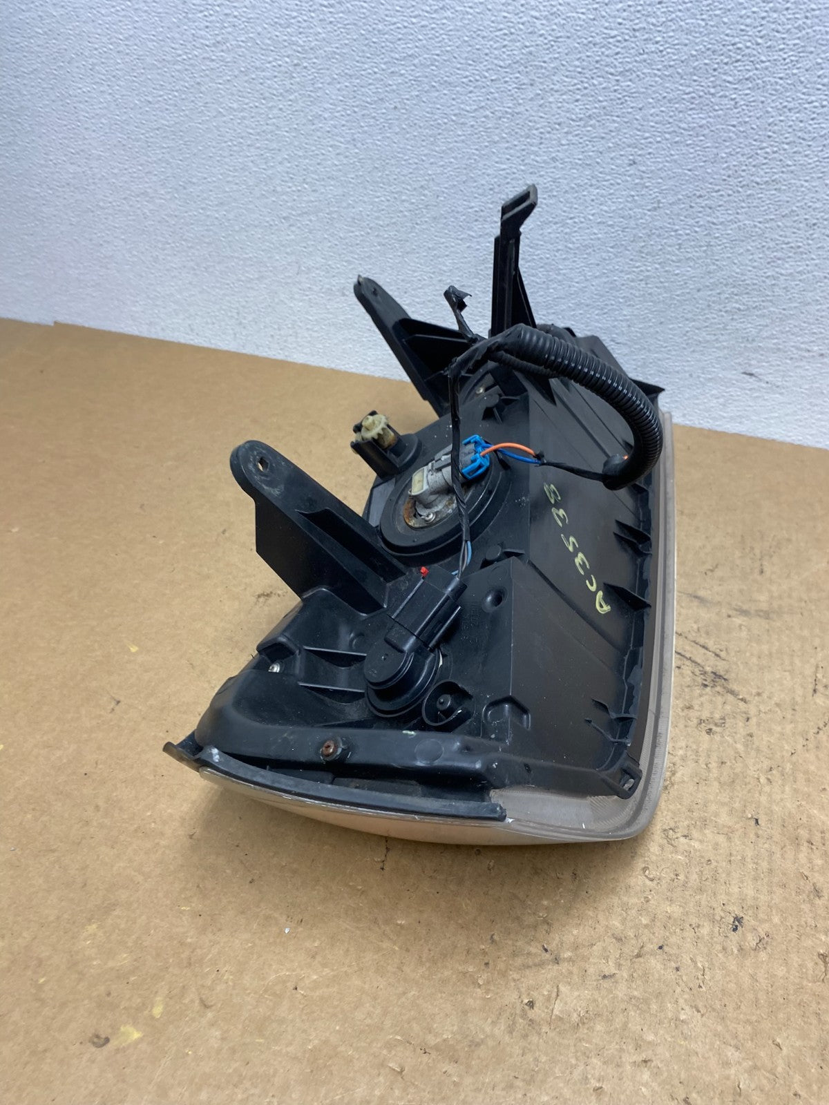 2006 to 2007 Saturn Vue Headlight Left Driver LH Side Halogen Oem AC3538 DW8