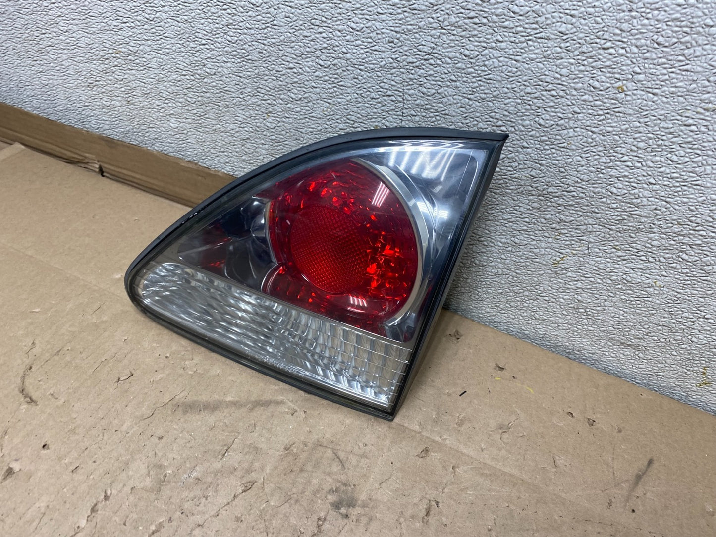 2000-2003 Lexus RX300 Right Passenger Side Rear Inner Tail Light U6796 DW2