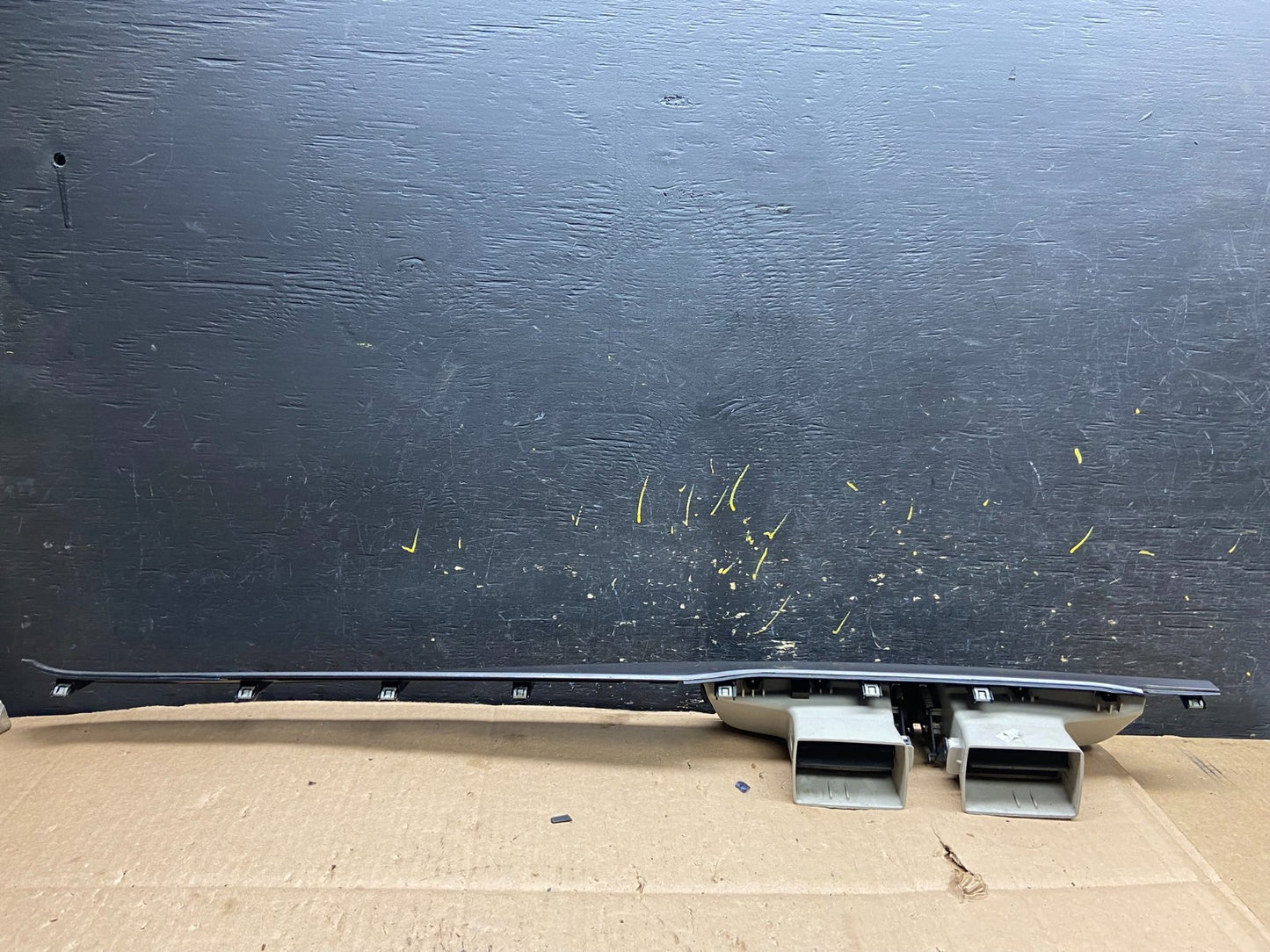 2009 to 2014 Volkswagen Routan Dash Center Trim Bezel Panel Vents y5380 DG4