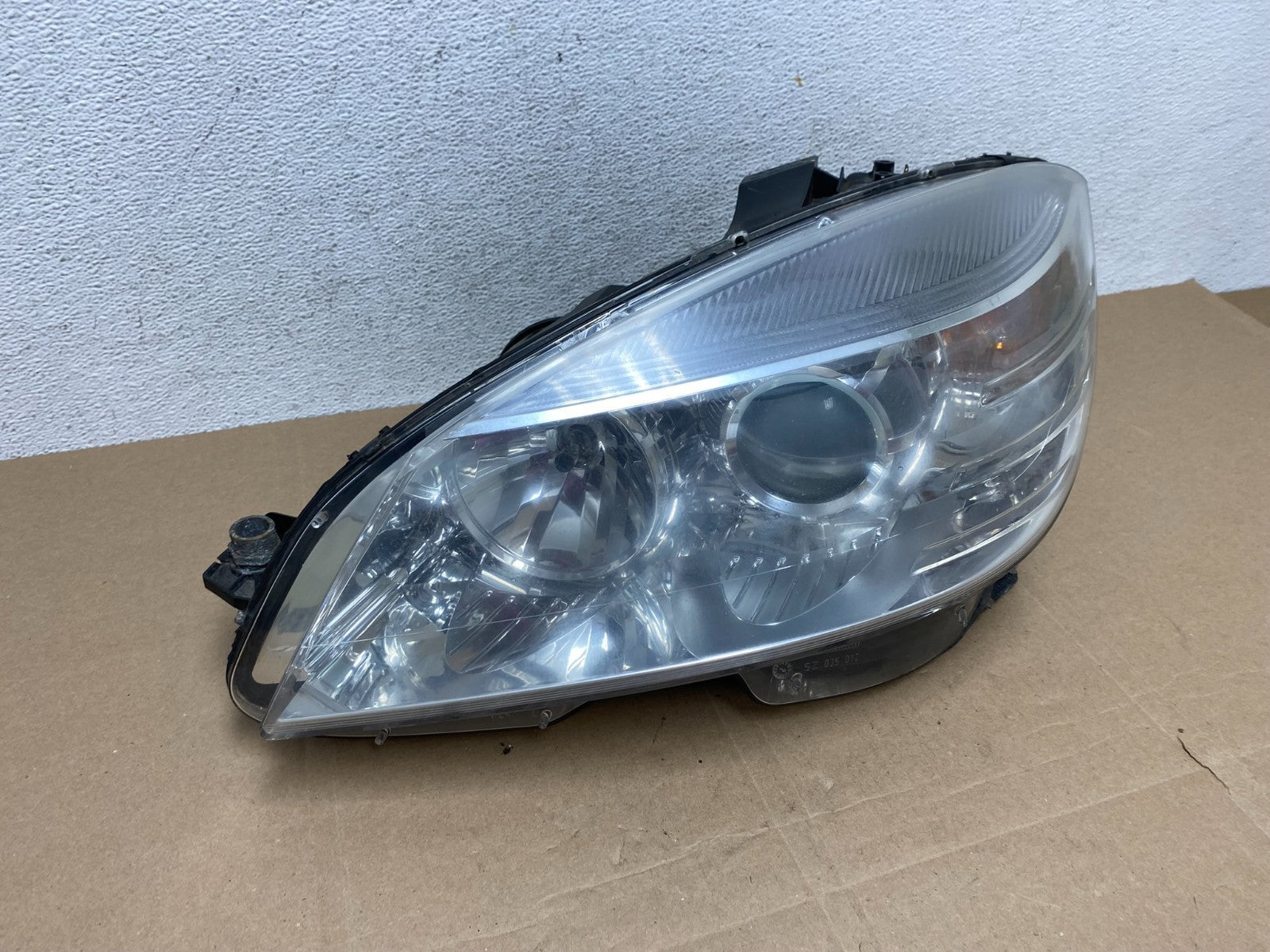 2008-2011 Mercedes C-Class C350 C300 Left Driver Halogen Headlight AE4852 DW2