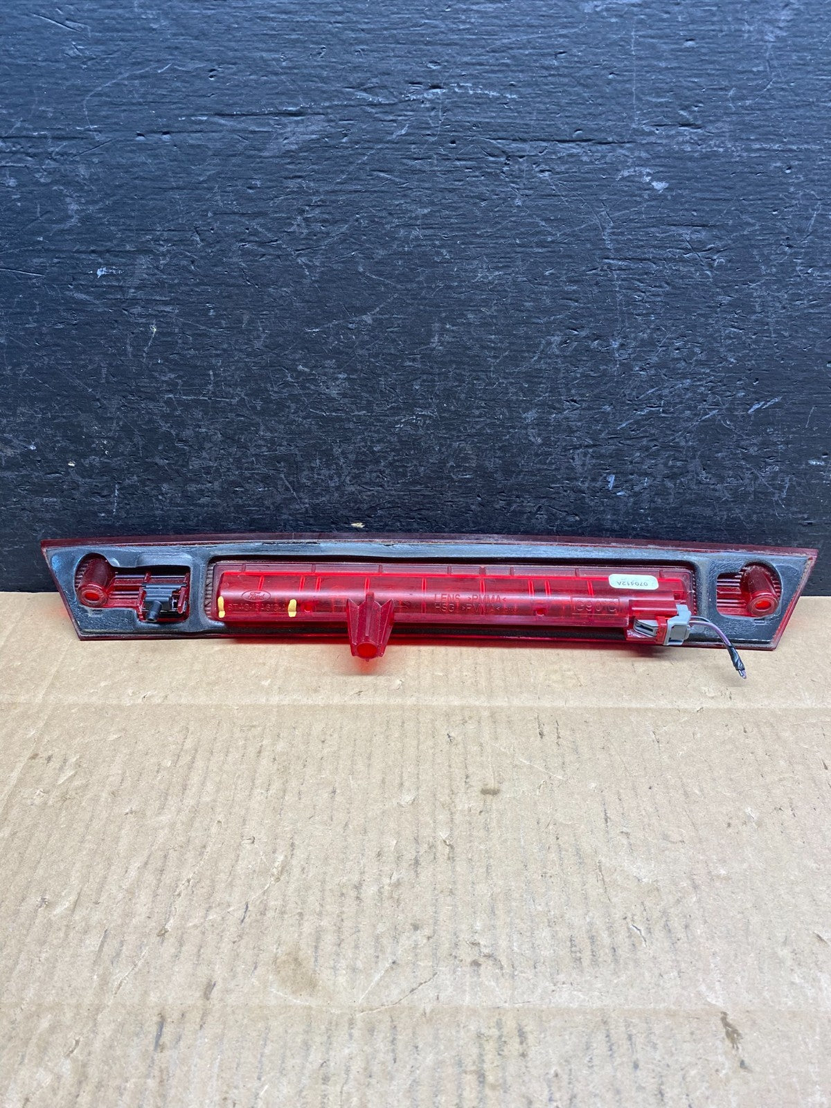 2007 to 2011 Ford Edge Rear Third Brake 3rd Light Lamp AD5098 DG3