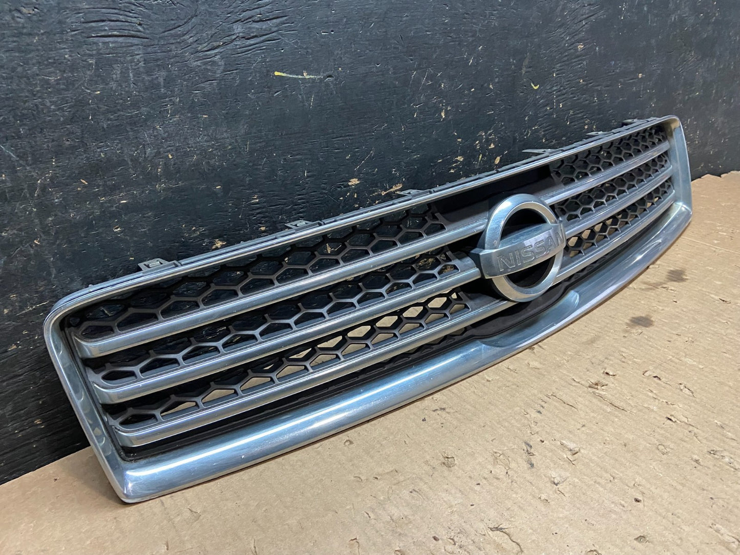 2009 to 2011 Nissan Maxima Front Upper Grill Grille 62070-9N00A Z3220 DG1
