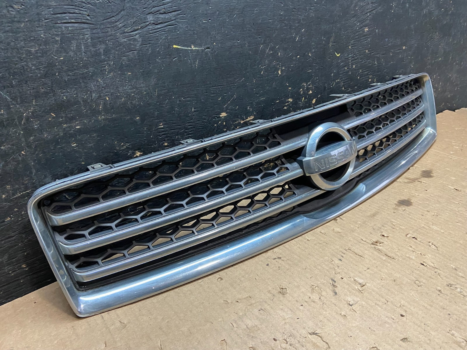2009 to 2011 Nissan Maxima Front Upper Grill Grille 62070-9N00A Z3220 DG1