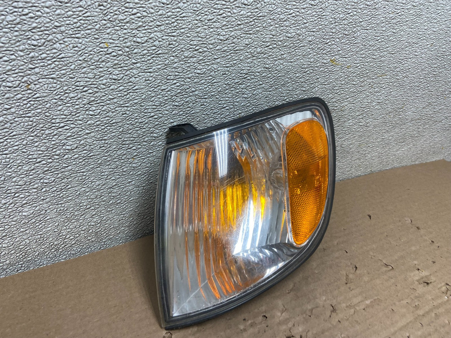 2001 to 2003 Toyota Sienna Turn Signal Left Driver LH Lamp AB1444 DW2