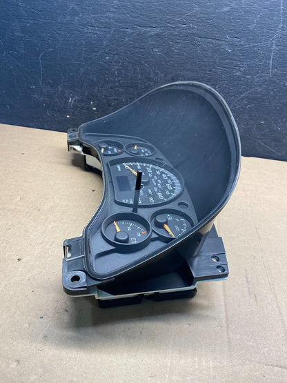 2004 to 2007 Chevrolet Express Speedometer Cluster Gauge AE7391 DW2