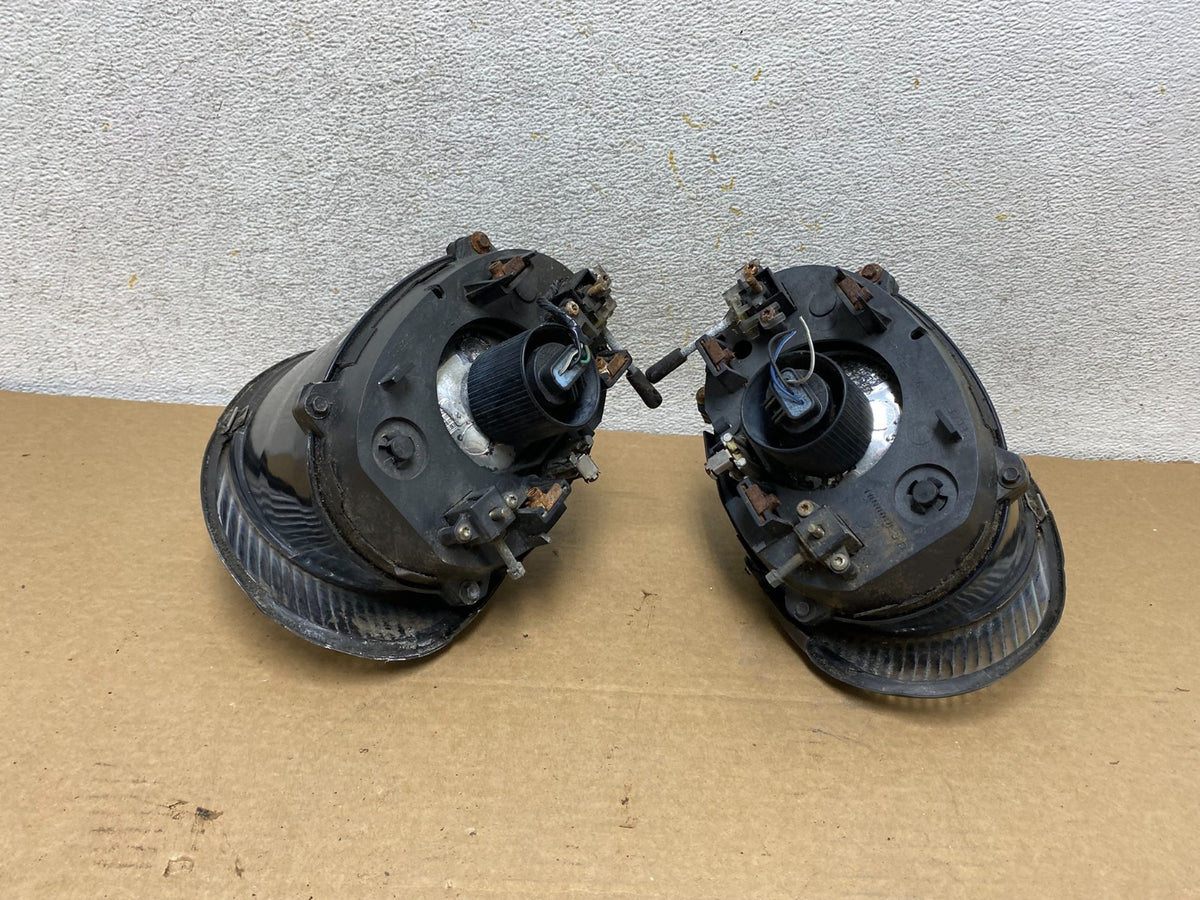 1996 to 1999 Ford Taurus Left+Right Side Headlights AH4413 DW11