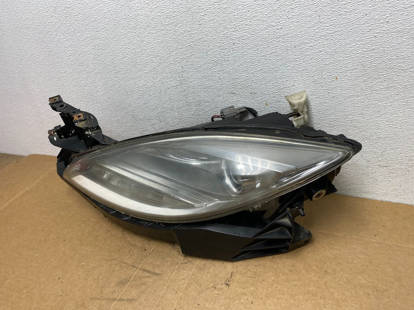 2009 - 2010 Mazda 6 Left Driver LH Side Halogen Headlight AD6257 DW1