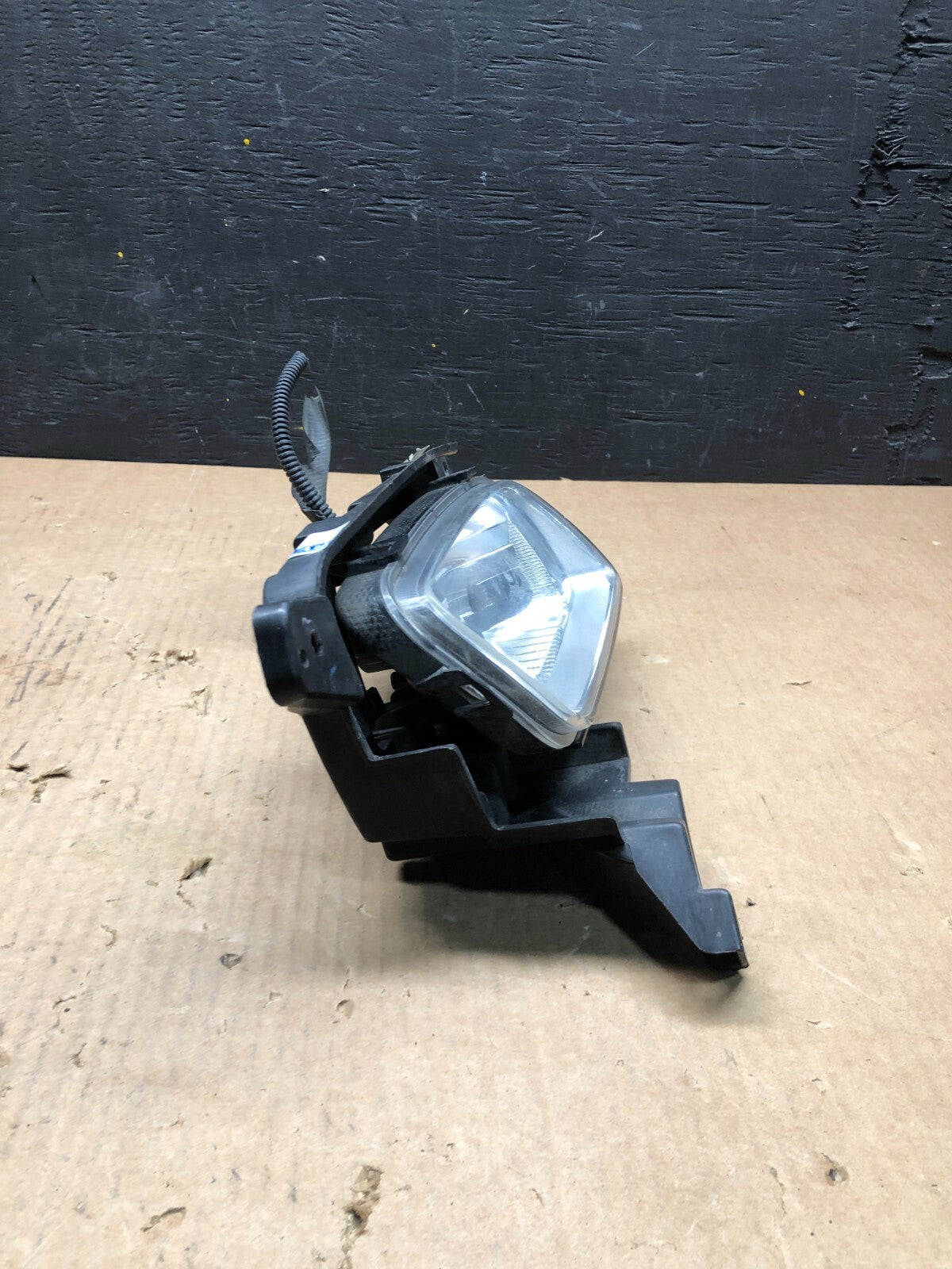 2014 2015 Kia Sorento Front Left Driver LH Fog Light Bezel H1928 DG11