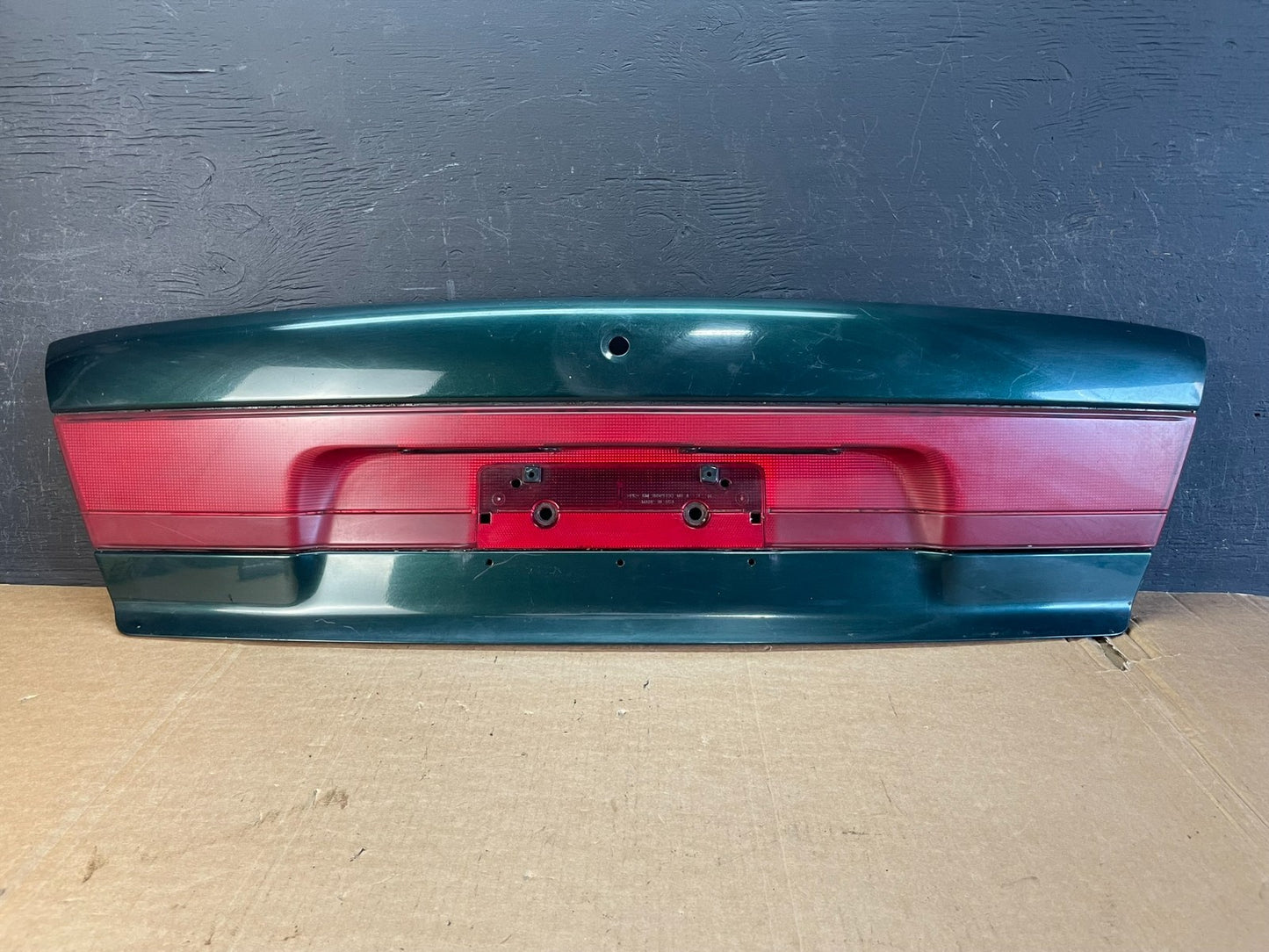 1997 - 1999 Saturn S Sedan Center Tail Light Lid Trunk Rear Panel AE8371 DG0
