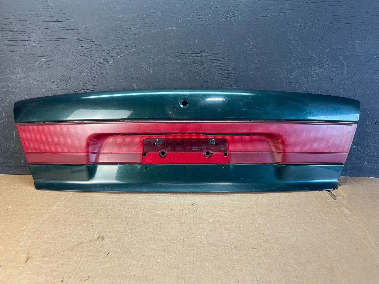 1997 - 1999 Saturn S Sedan Center Tail Light Lid Trunk Rear Panel AE8371 DG0