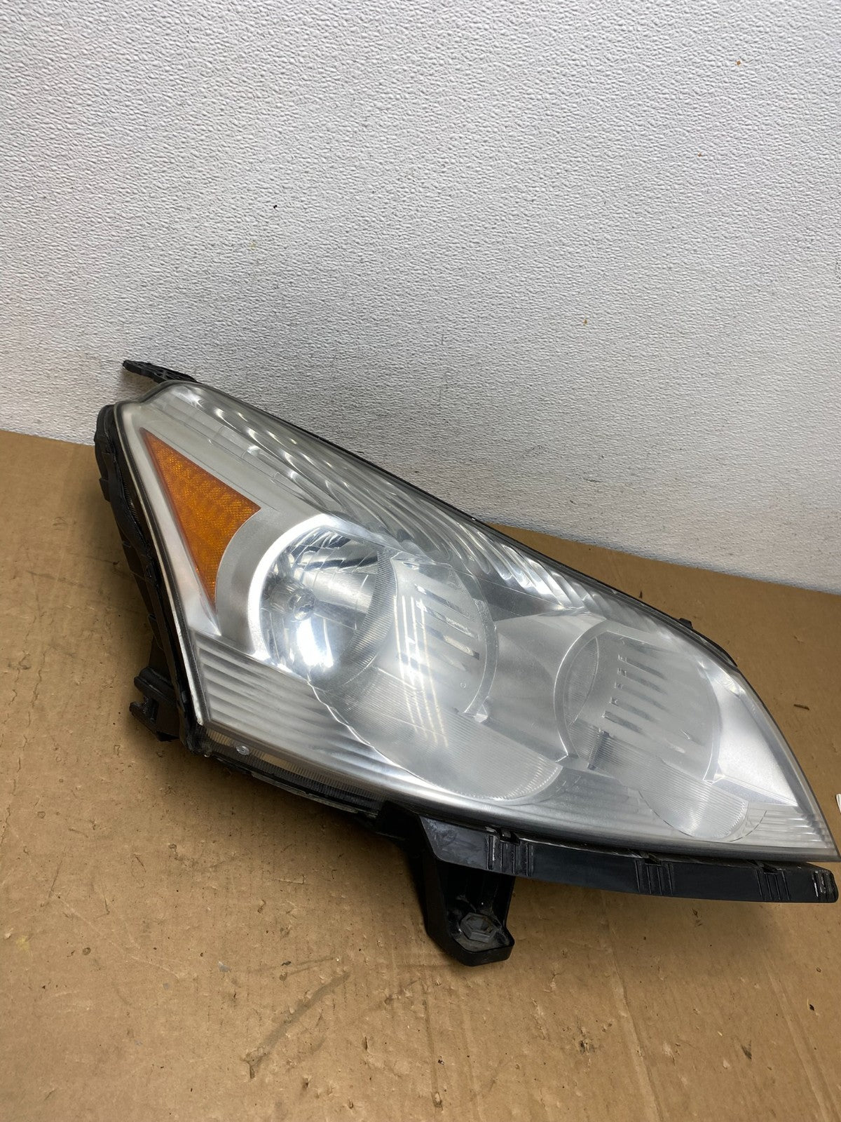 2009 to 2012 Chevrolet Traverse Right Passenger Halogen Headlight AC8667 DW2