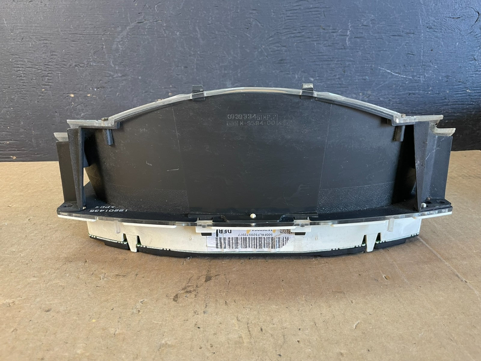 2001 to 2002 Chevrolet Express Speedometer Cluster Gauge AD0383 DG3