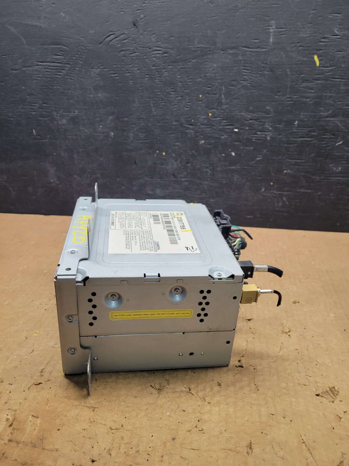 2010 to 2012 Cadillac SRX AM/FM/CD/MP3 Radio Head Unit Receiver H79202