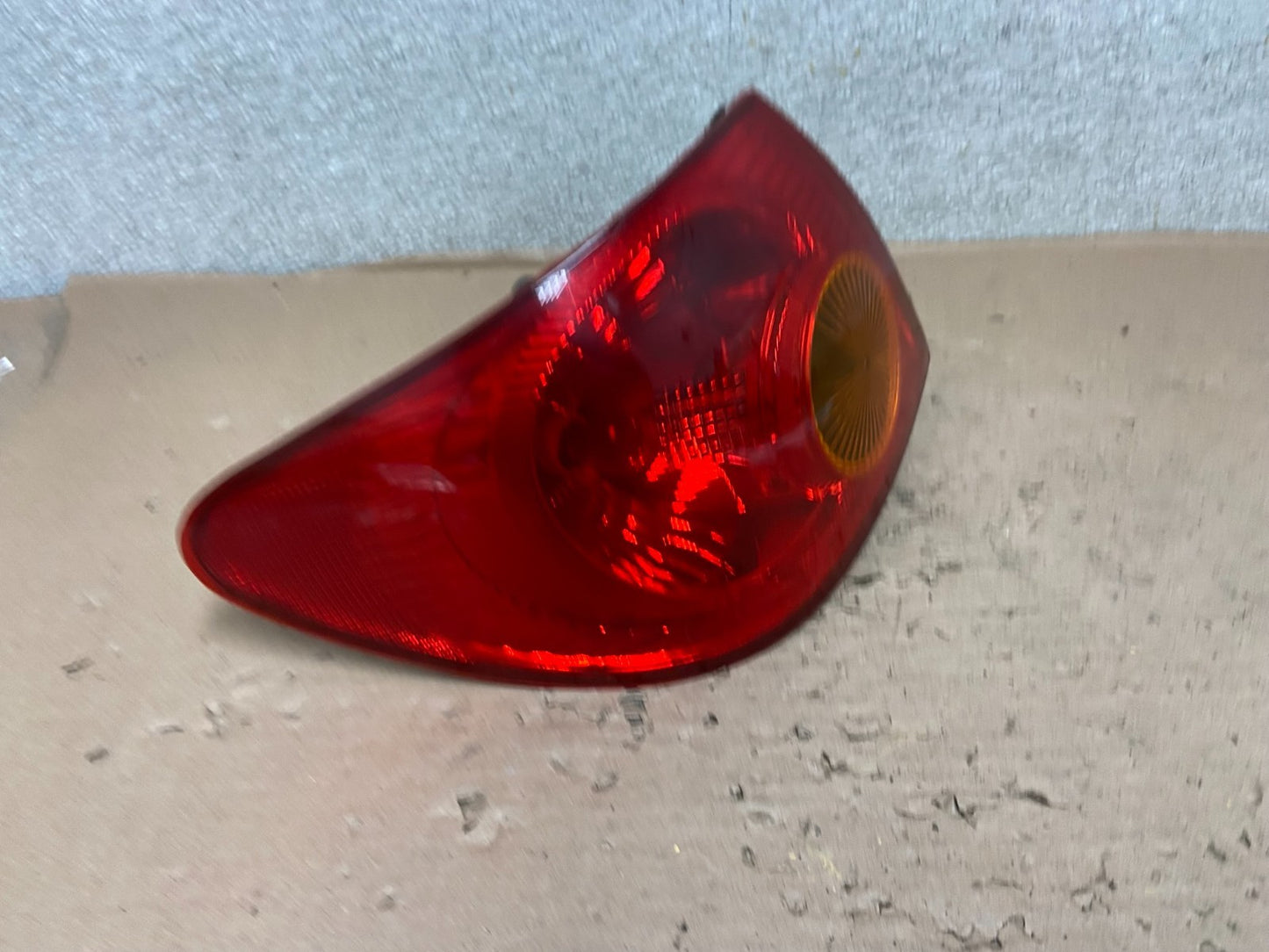 2003 to 2005 Toyota Corolla Left Driver Lh Side Tail Light Oem AB0860 LK2