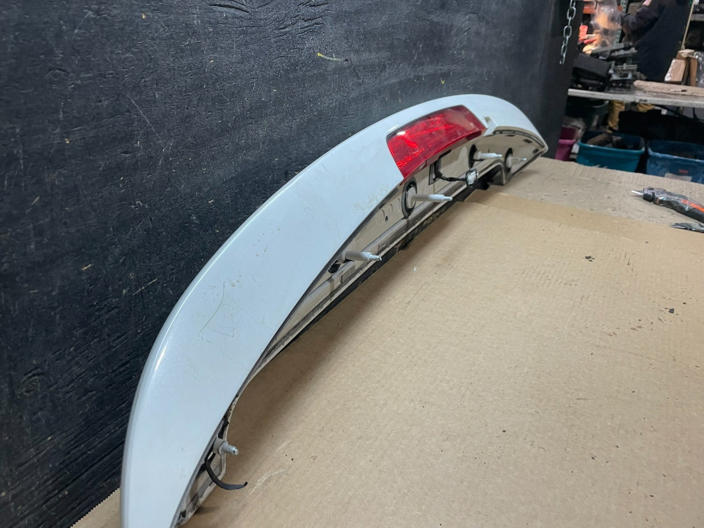 2011 to 2015 Kia Sorento Rear Spoiler Wing Brake Light V6924 DG10