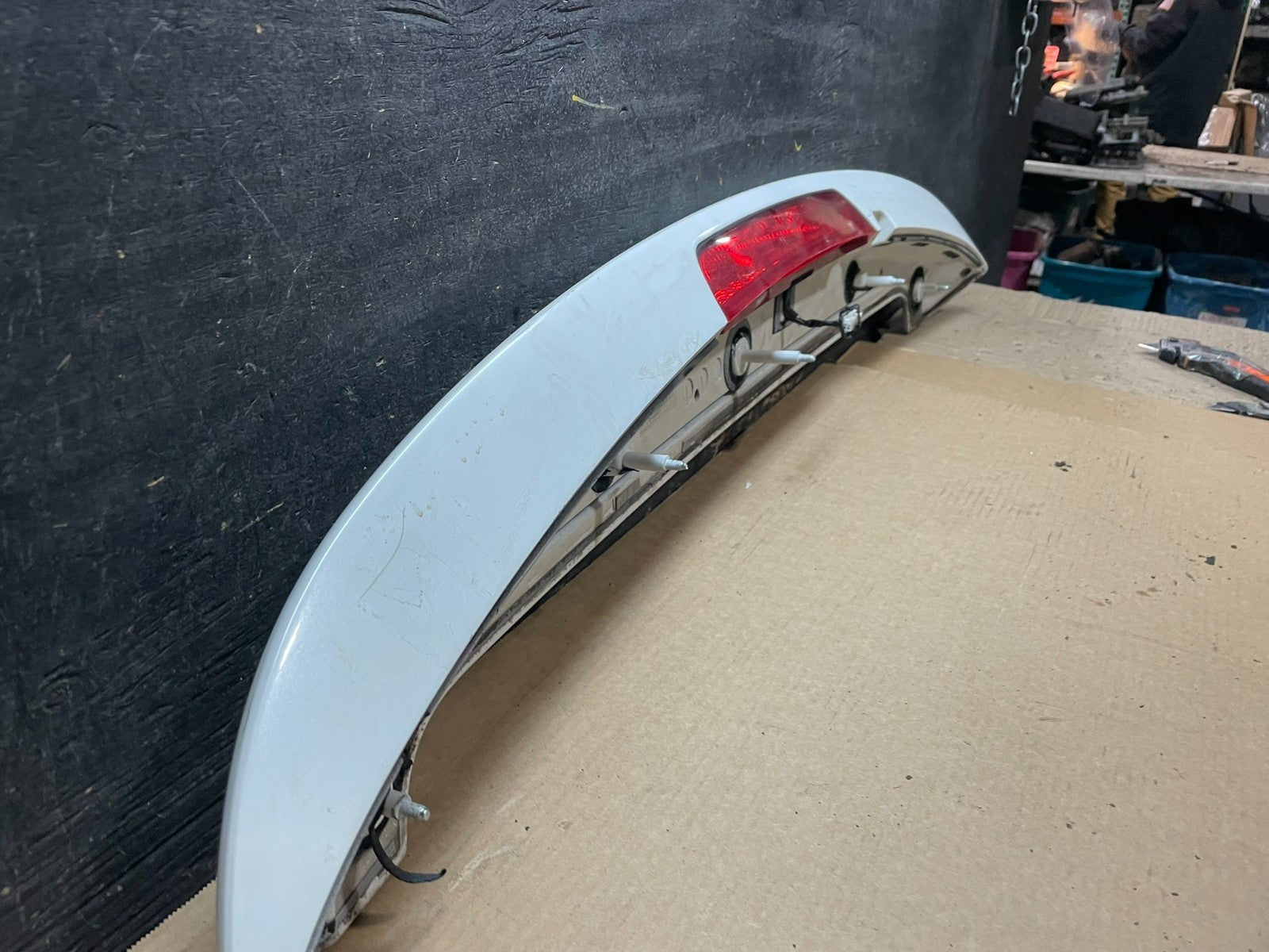 2011 to 2015 Kia Sorento Rear Spoiler Wing Brake Light V6924 DG10