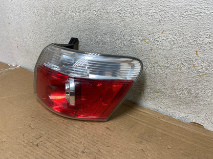 2007 to 2012 GMC Acadia Halogen Tail Light Right Passenger RH Side AH8862 LK2