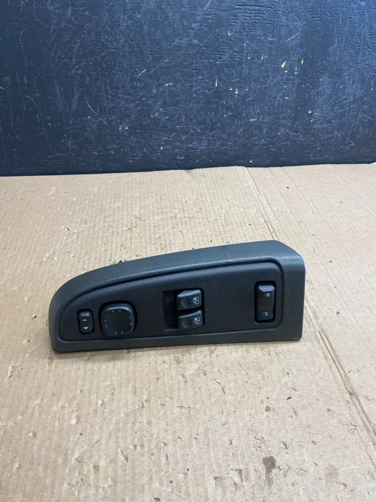 2003-2006 Chevrolet Silverado Driver Side Master Window Switch AE3952 DG0